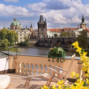 Charles Bridge Apartamento Praga
